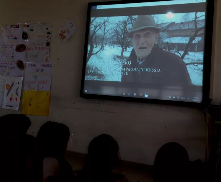 Il documentario è un'intervista al reduce Giuseppe Fornero, classe 1920, fatta dai bambini delle scuole primarie di Busca