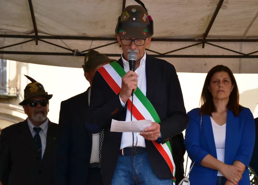 Il sindaco Ezio Donadio e tutti gli altri intervenuti hanno sottolineato come sia fondamentale tramandare il ricordo di quei sacrifici e insegnare la pace