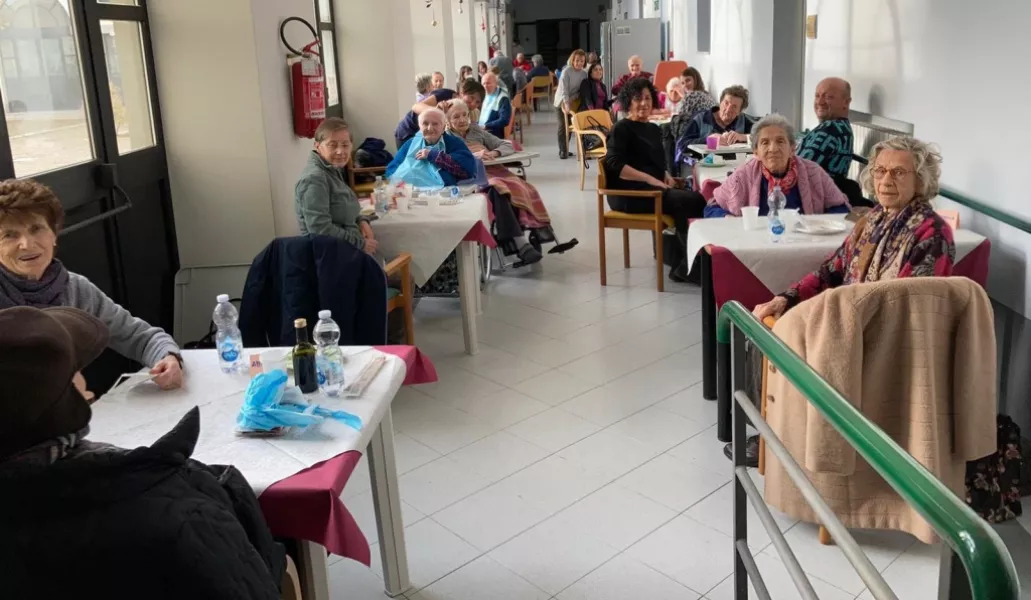 L’Ospedale civile di Busca, azienda pubblica alla persona, ha organizzato il 24 dicembre un pranzo per gli ospiti della struttura e i loro parenti
