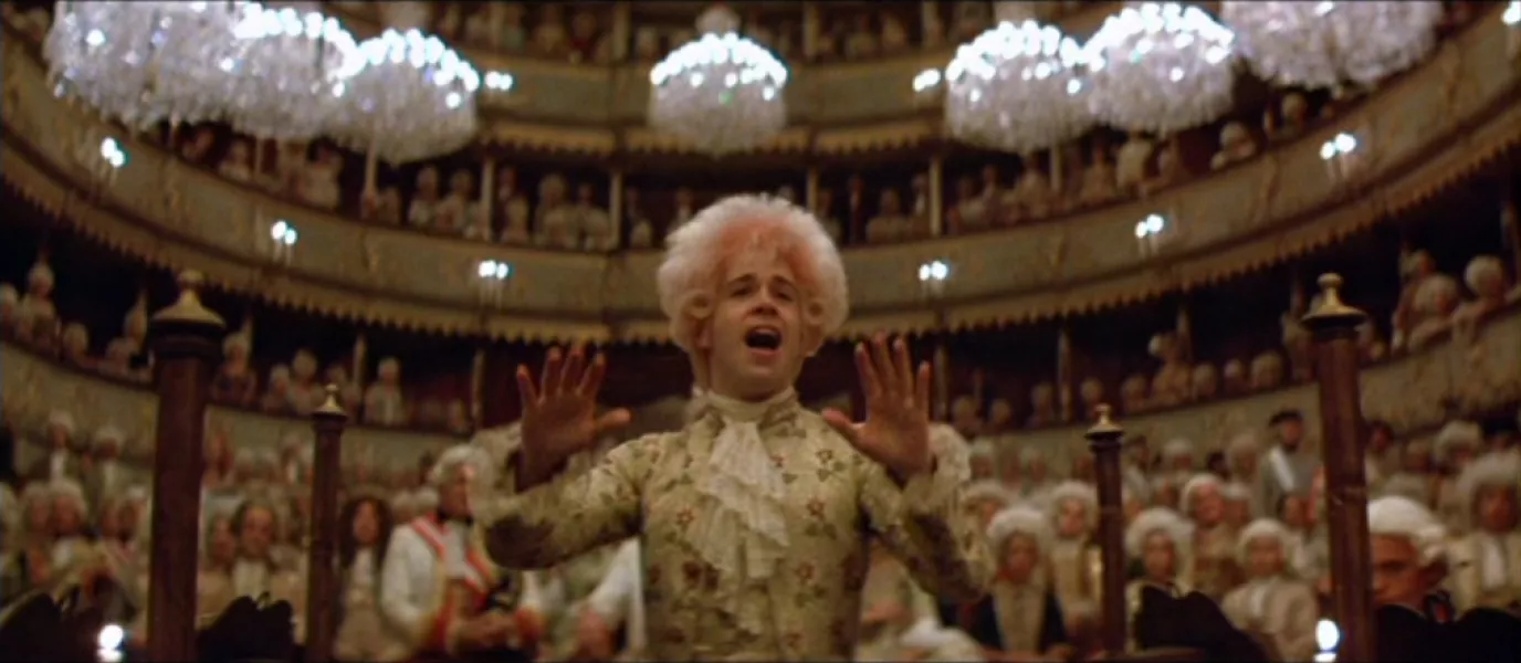 Tom Hulce interpreta  Wolfgang Amadeus Mozart nel film Amadeus di Milos Forman del 1984, vincitore di otto Oscar
