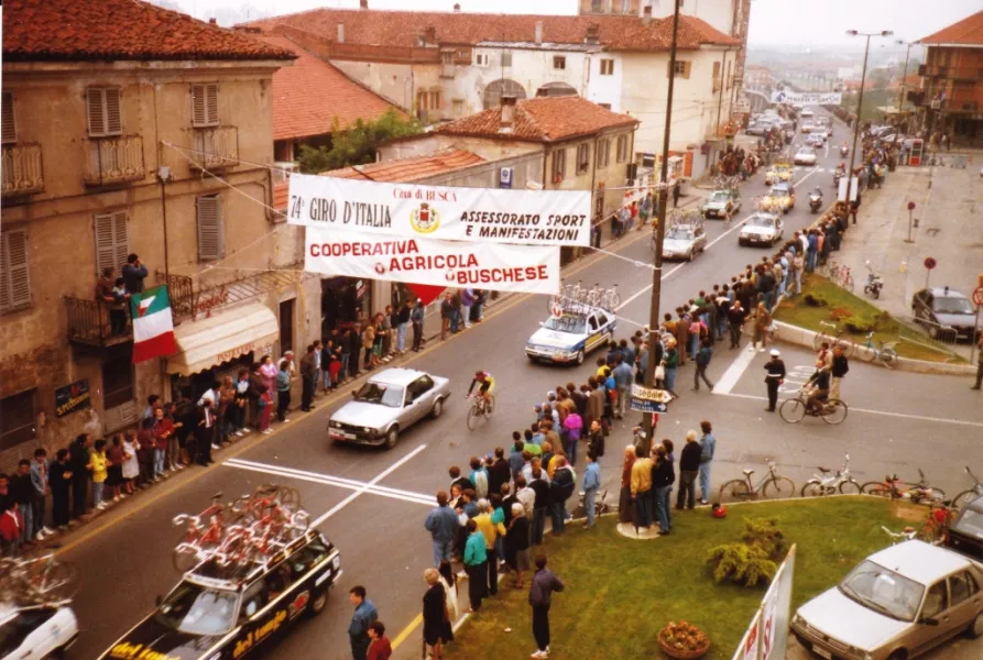 Passaggio nel 74° Giro d'Italia 1991 a Busca