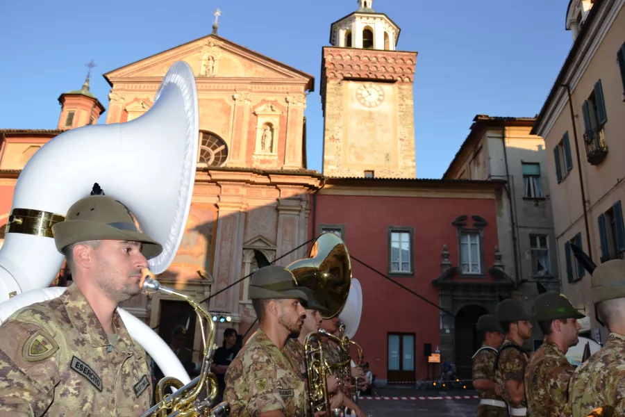 La Fanfara della Brigata Alpina Taurinense, cittadina onoraria di Busca, ha aperto ieri sera con grande successo Musicando Festival