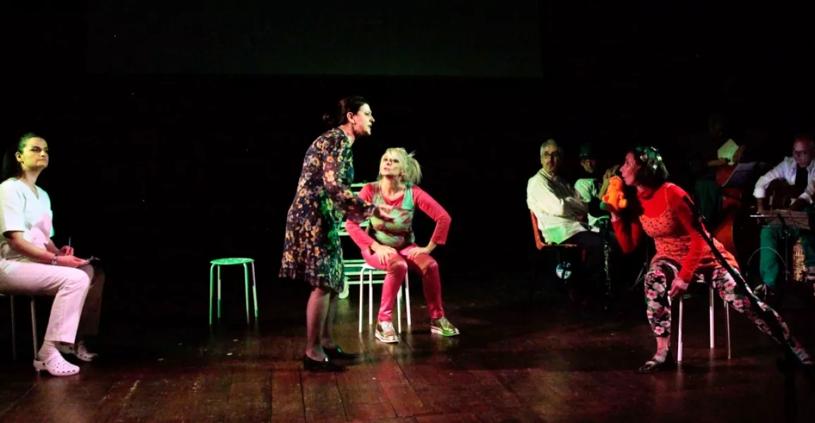 Una scena dallo spettacolo, da sinistra Michela Barbera, Donatella Percoco, Antonella Audisio, Mariella Caporaso