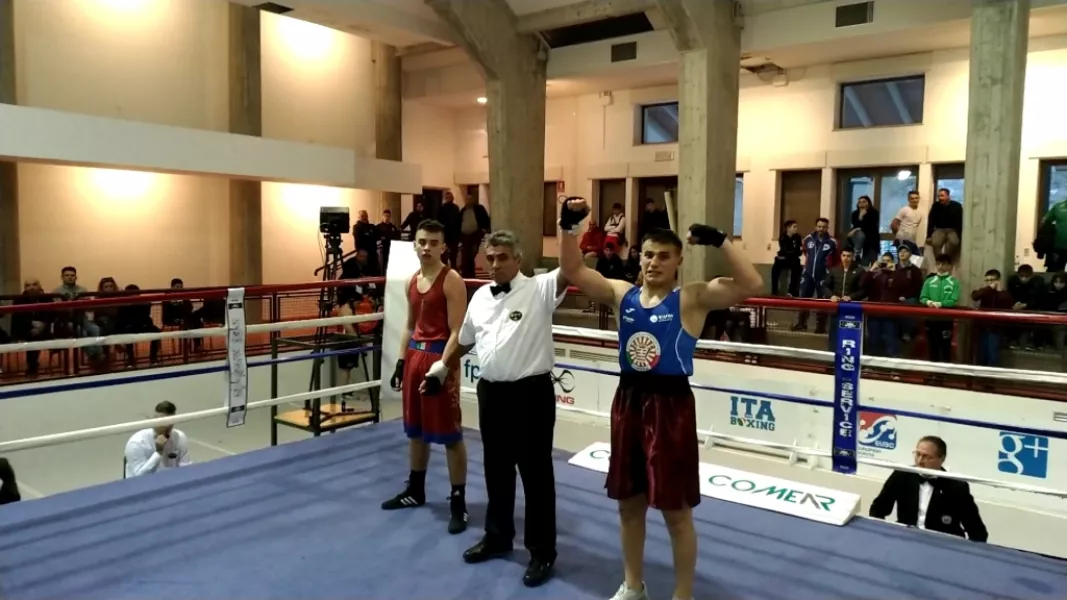 Eduard Cavalera dell’Accademia Pugilistica Cuneese  ha conquistando la medaglia d’oro nei -80kg, categoria Junior (15-16 anni) al torneo nazionale A.Mura di Cascia