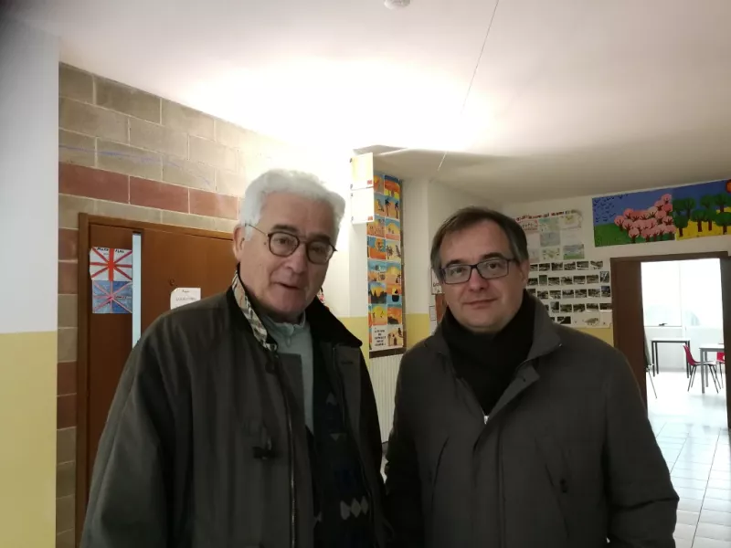 Franco Chittolina e Marco Gallo nella scuola primaria di Busca