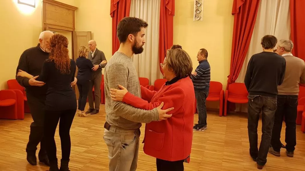 Il corso di tango argentino si tiene al martedì sera