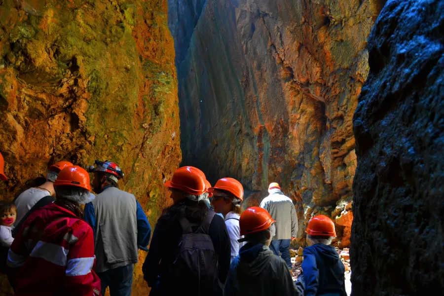 Le visite alle cave, che si trovano su un terreno privato, sono possibili escluivamente se accompagnate e in occasioni programmate, come questa