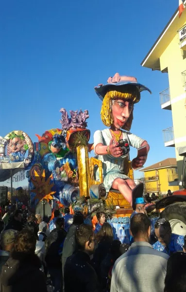 In città la prima sfilata dell'anno nel Cuneese