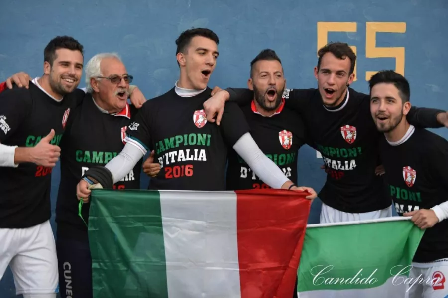 I buschesi Gilberto Torino e Danilo Mattiauda nella squadra campione d'Italia di pallapugno categoria C1