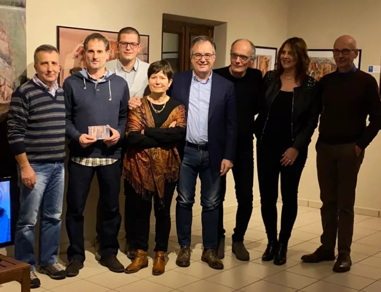 Gli artisti di Report(Age) con gli ammnistratiori comunali alla serata si presentazione del progetto