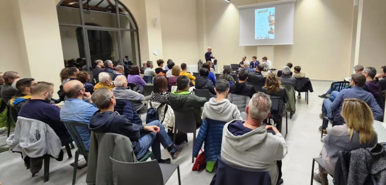 Le innumerevoli possibilità di fare sport nella natura a Busca,  Villar San Costanzo, Rossana e Costigliole Saluzzo sono state illustrate ieri davanti ad un folto pubblico nella serata organizzata dal Comune nello spazio Incontri Porta Santa Maria