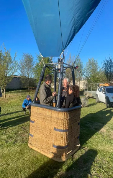 Il meteorologo della 7 TV Paolo Sottocorona oggi in volo in mongolfiera sui cieli di Busca 