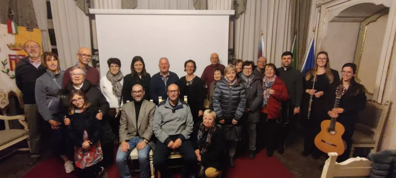 I partecipanti alla serata, fra cui il presidente dell'associazione organizzatrice, Mario Berardo, gli assessori Ezio Donadio e Lucia Rosso, i consiglieri Carla Eandi e Gian Franco Ferrero