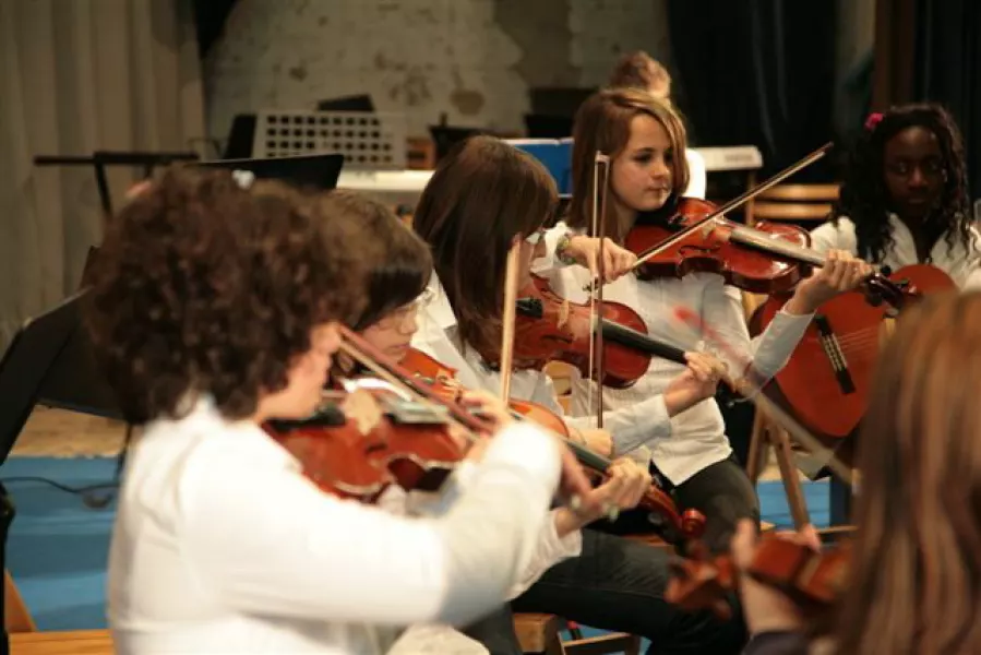 Concerto di Natale, agli strumenti i ragazzi del corso musicale delle scuole medie