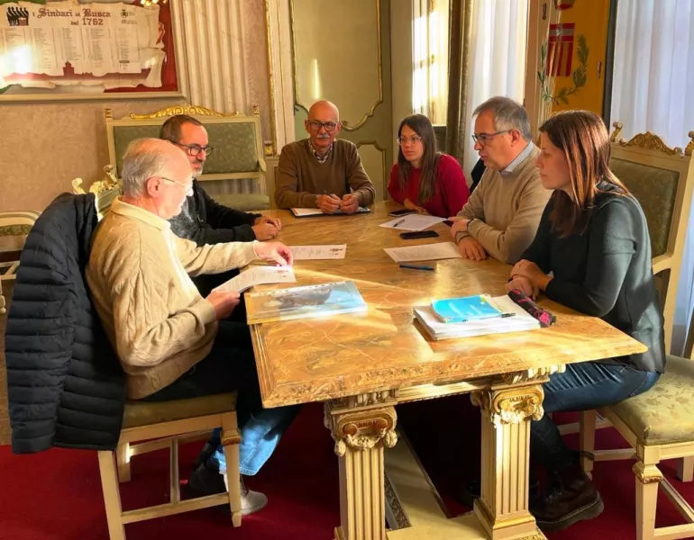 Questa mattina nel palazzo municipale è stato firmato il protocollo d’intesa alla presenza sindaco, Marco Gallo,  degli assessoriLucia Rosso, Beatrice Aimar, Ezio Donadio del dirigente scolastico, Davide Martini, e del rappresentante della condotta Slow Food Fossano, Beppe Calvo