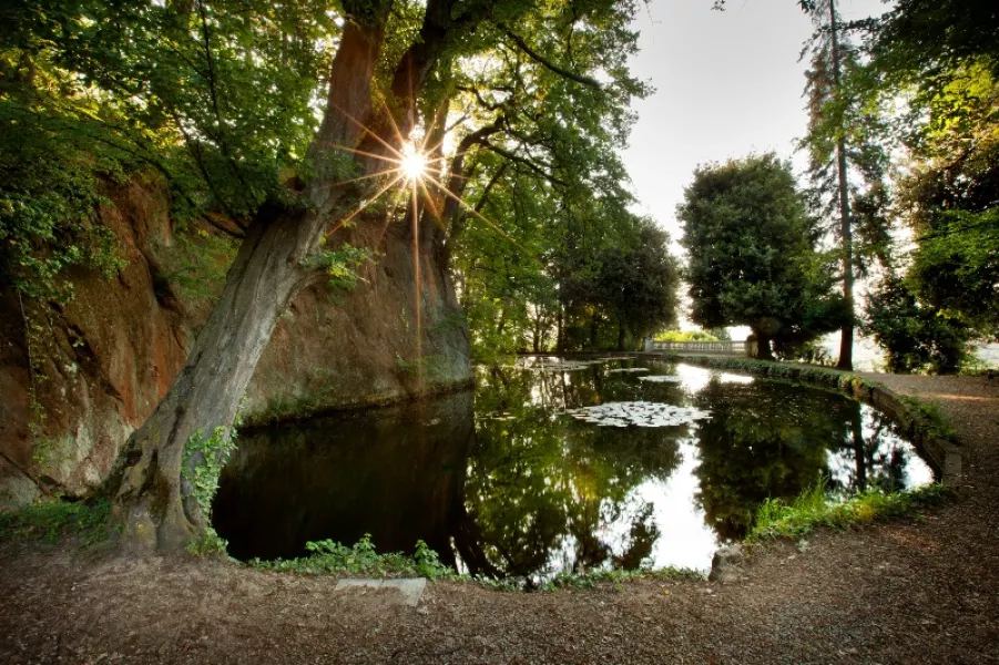 Il laghetto nel parco del castello