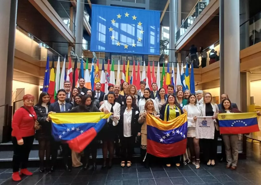  La delegazione di venezuelani al Parlamento Europeo  