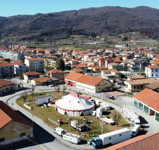 Lo chapiteau che ha ospitato in città le prove e gli spettacoli degli artisti internazionali in Residenza