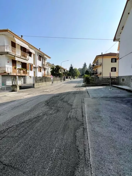 Sono in corso a cura di Edison Teleriscaldamento e su sollecito del Comune i  lavori di fresatura e di preparazione per la bitumatura in via Anna Frank