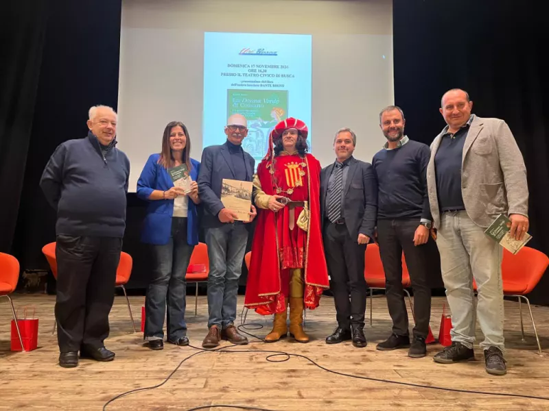 Al pomeriggio buschese hanno partecipato il sindaco di Cossano Belbo, Luca Luigi Tosa, e di Rocchetta Belbo, Valter Sandri, con una delegazione di loro concittadini accolti dal sindaco Ezio Donadio e dall’assessora alla Cultura, Lucia Rosso