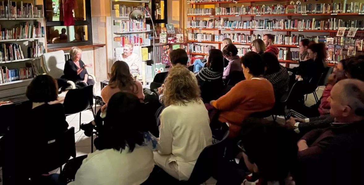 Un pubblico di affezionati lettori ha assistito ieri sera, per gli Incontri con l'autore in biblioteca, alla conversazione con la scrittrice Eleonora Sottili