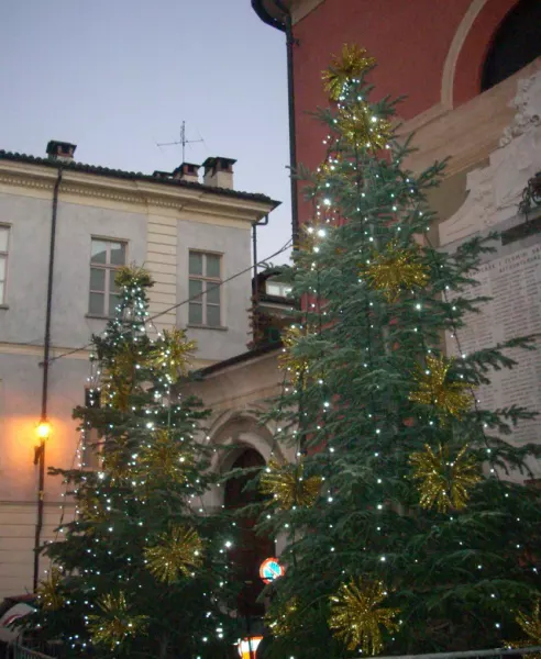 Allievi, docenti, piccoli e grandi artisti di Busca tutti inisieme per un Concerto di Natale davvero corale lunedì sera al Teatro Civico