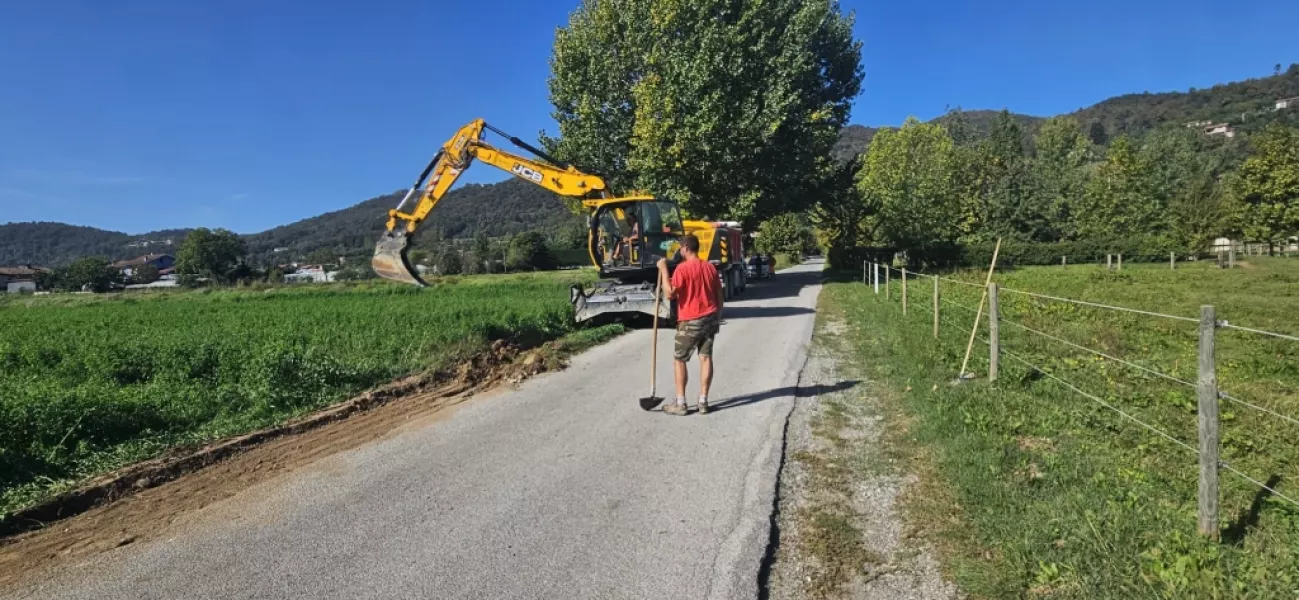 Lavori sulla strada comunale via Bella Antilia