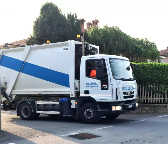 Domani raccolta rifiuti porta a porta regolare