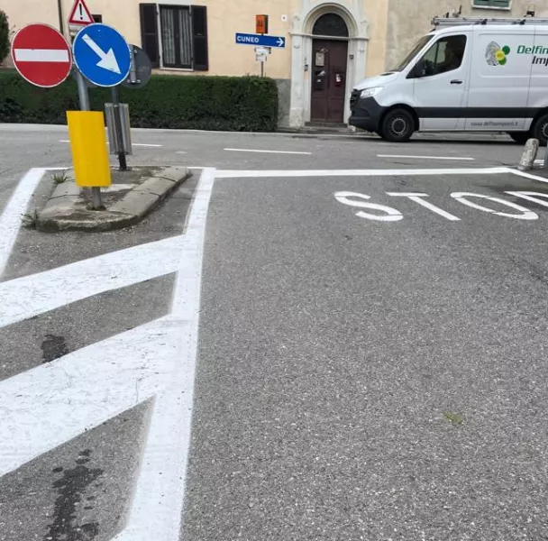 L’ufficio di Polizia municipale ha provveduto al rifacimento  ordinario della segnaletica stradale