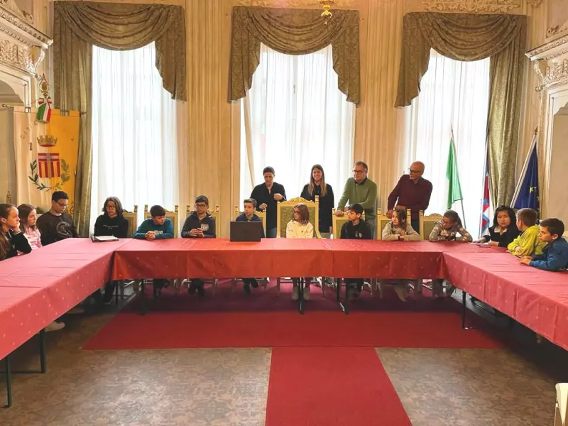 Il rinnovato Consiglio comunale dei Ragazzi si è insediato questa mattina per la prima volta nella sala consigliare del Palazzo comunale