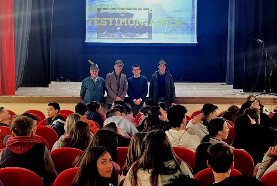 Per inziativa del Comune  del Gruppo Ana,  incontro con gli studenti delle classi di terza media in occasione della proiezione del cortometraggio “2 febbraio 1945” che racconta l’Eccidio della Candelora