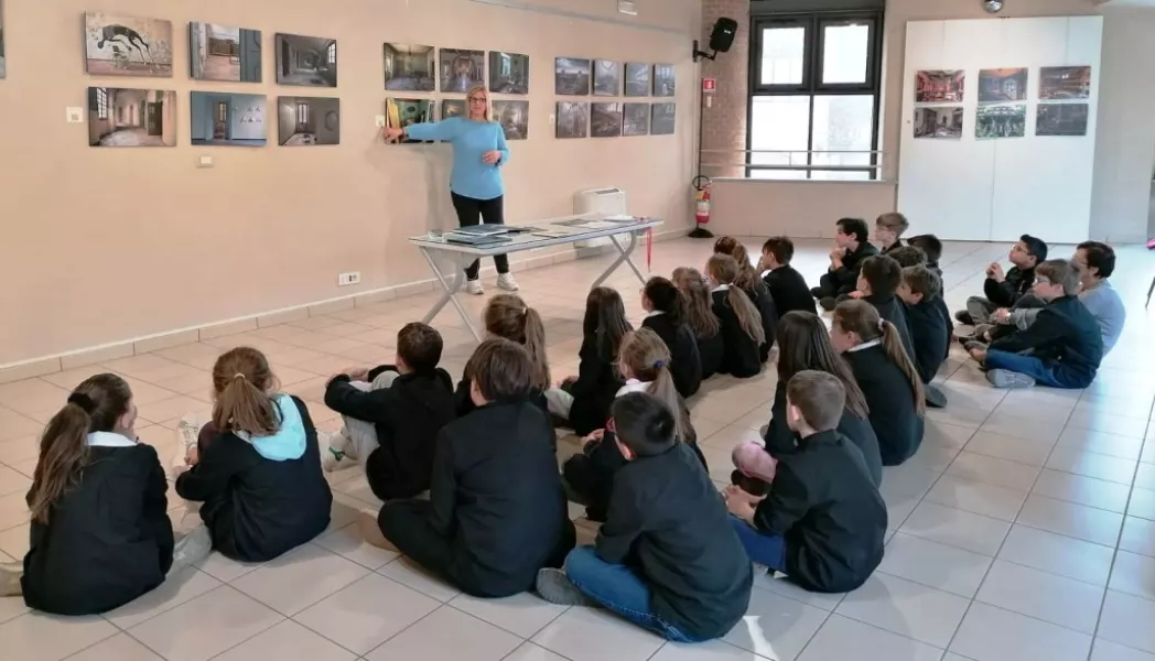 Le classi di 4^ e di 5^ delle scuole primarie cittadine in visita alla mostra