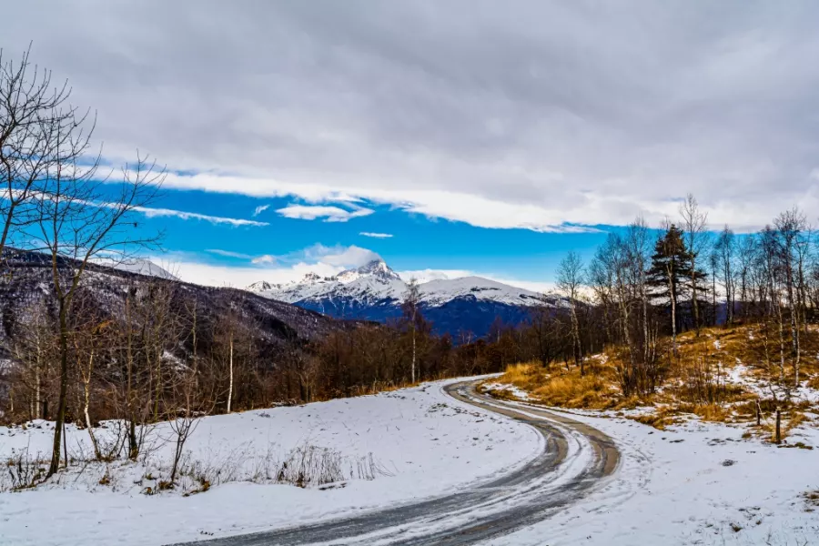 La neve disegna un pessaggio incantanto