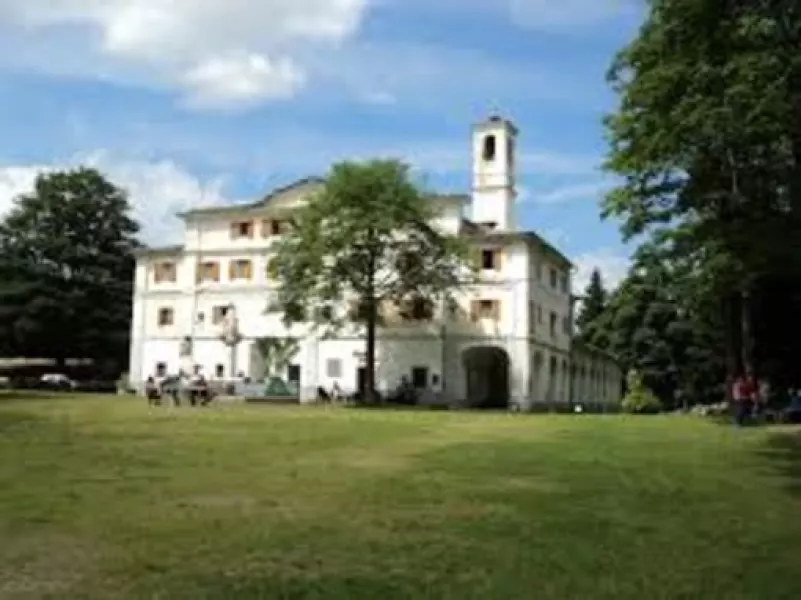 Da domenica prossima, 14 giugno, giorno dell’apertura del santuario di Valmala, nei sabati e nelle domeniche estive sarà presente nei pressi del santuario un ambulatorio medico a disposizione di turisti e pellegrini