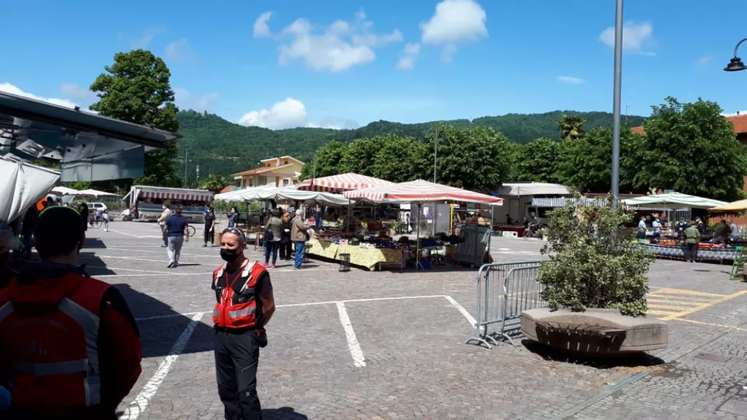 Da venerdì il mercato completo nella nuova sistemazione in corso Giolitti e piazza Santa Maria, dove il polo alimentare è già stato avviato con successo venerdì scorso