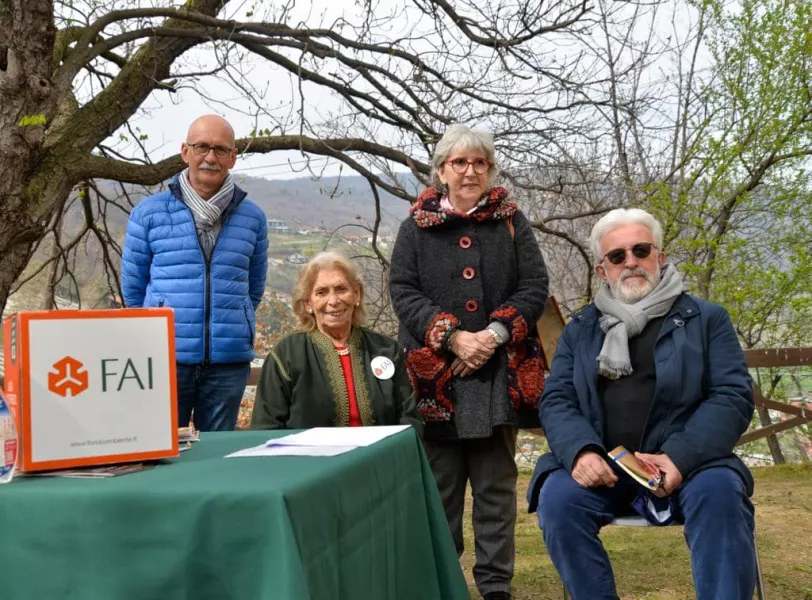 Insieme con l'assessore comunale Ezio Donadio, la presidente regionale Fai Maria Leonetti Cattaneo, la segretaria regionale Maria Luisa Villa e il capo delegazione Fai di Saluzzo Marco Piccat