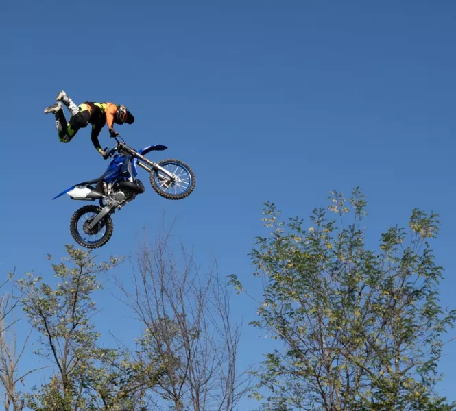 Sulla pista del Moto club Busca spettacolo di freestyle