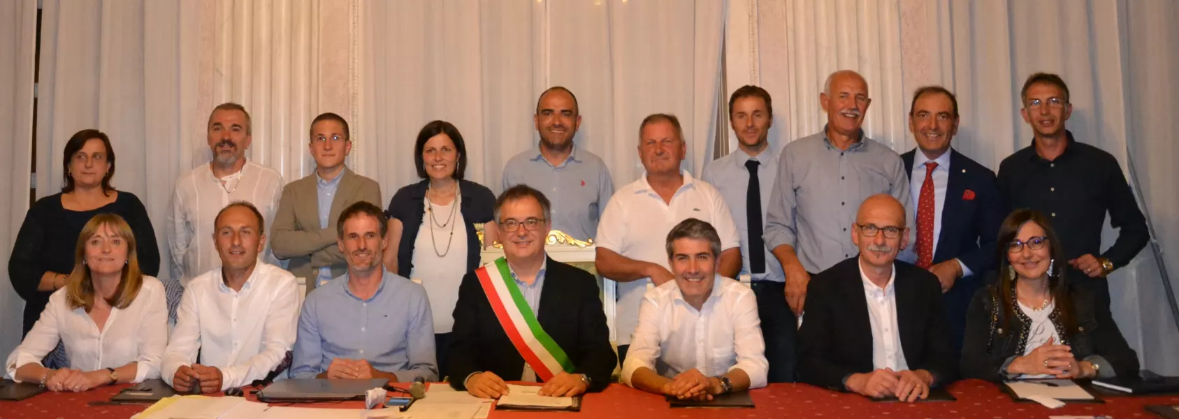 Il nuovo Consiglio comunale. Da sinistra in prima fila Chiara Giusiano, Marco Gollé, Andrea Picco, pro-sindaco di Valmala, Marco Gallo, Gianmichele Cismondi, Ezio Danadio, Daniela Isaia. In seconda fila Silvia Gollé, Luca Pavan, Jacopo Giamello, Lucia Rosso, Diego Bressi, Gian Franco Ferrero, Paolo Comba, Elio Campana, Eros Pessina, Jonathan Bagnaschi 