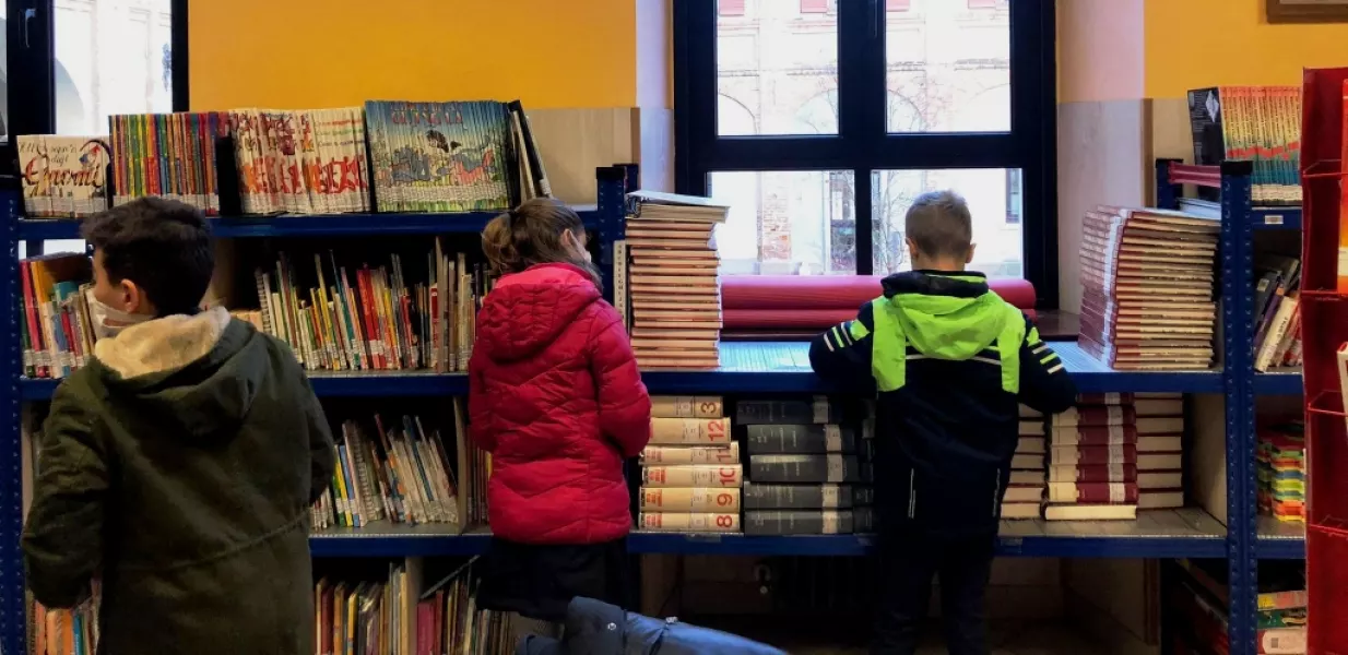 E' bello rivedere gli scolari  in biblioteca