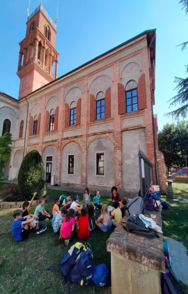 Il laboratorio gratuito sta coinvolgendo una ventina di bambini in un progetto alla scoperta del mondo che gli adulti consegneranno  ai bambini e si conclude domani in piazza Duaz dalel ore 10,30 con la restituzione pubblica