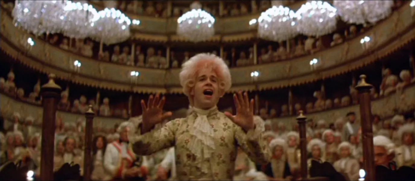 Tom Hulce interpreta  Wolfgang Amadeus Mozart nel film Amadeus di Milos Forman del 1984, vincitore di otto Oscar