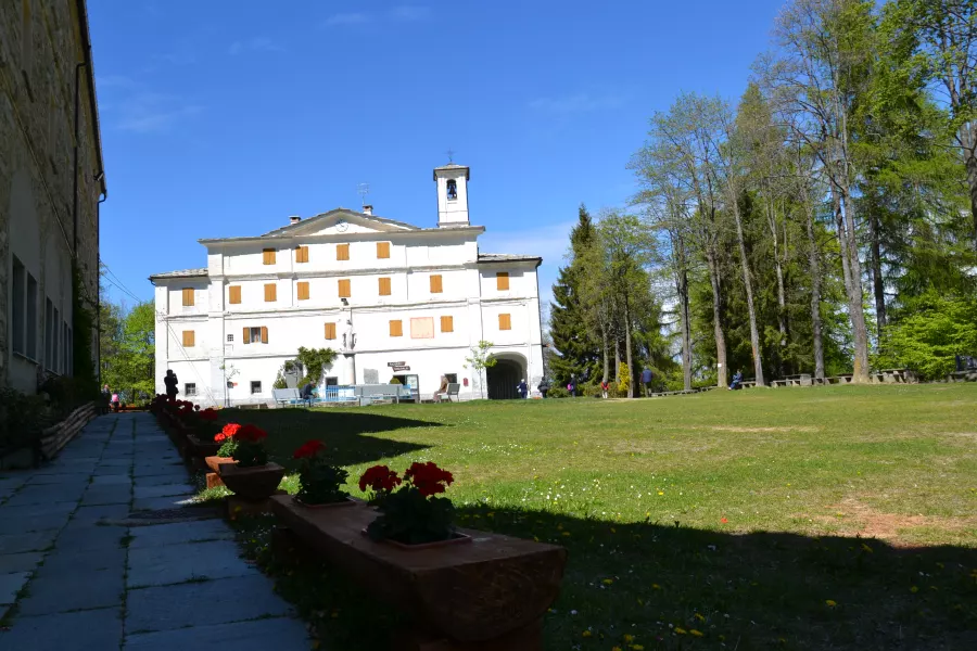 Nel piazzare del santuario a Valmala sarà aperto tutte le domeniche di luglio e di agosto l'ufficio di informazioni turistiche con orario 9-13