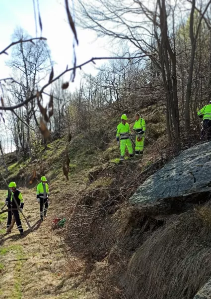 Volontari della Protezione civile al lavoro sabato scorso a Valmala