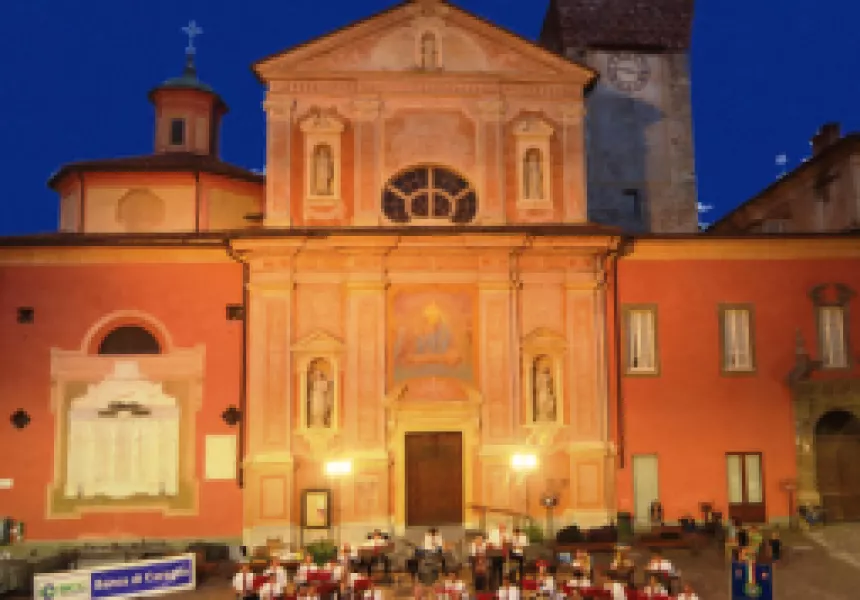 Dal 2 al 5 agosto gli appuntamenti della festa sono sul sagrato della chiesa della Santissima Trinità, che custodisce l’icona della patrona. Venerdì 3 agosto il Concerto della Madonnina del Complesso bandistico musicale del Castelletto