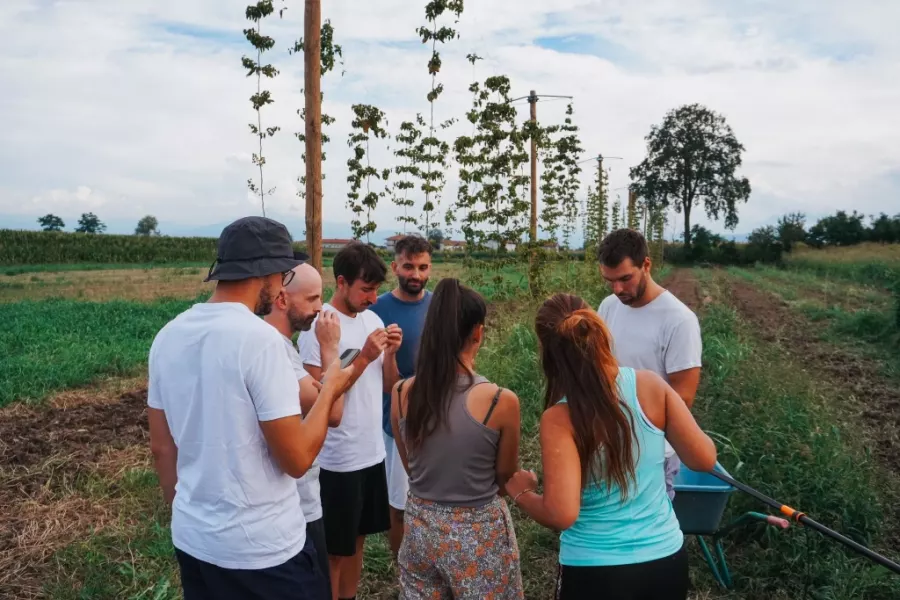 Sabato 17 dicembre dalle ore 18 si terrà un incontro a porte aperte in via Padre Angelico da None 4 (ex convento dei Cappuccini)  per presentare il progetto sperimentale del cohousing agricolo Andirivieni