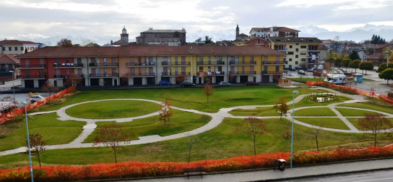 La realizzazione del parco in piazza Dante Alighieri è sostenuto dal Comune con i significativi contributi del Lions club Busca e Valli e Busce&Verde. Si sta concludendo il primo lotto di lavori.  L'impegno complessivo previsto è di 100 mila euro