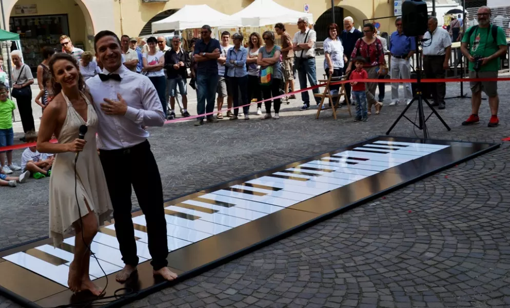 Il Grande Piano sulla piazza della Rossa, uno dei tanti spettacoli di Musicando & Mirabilia Festival