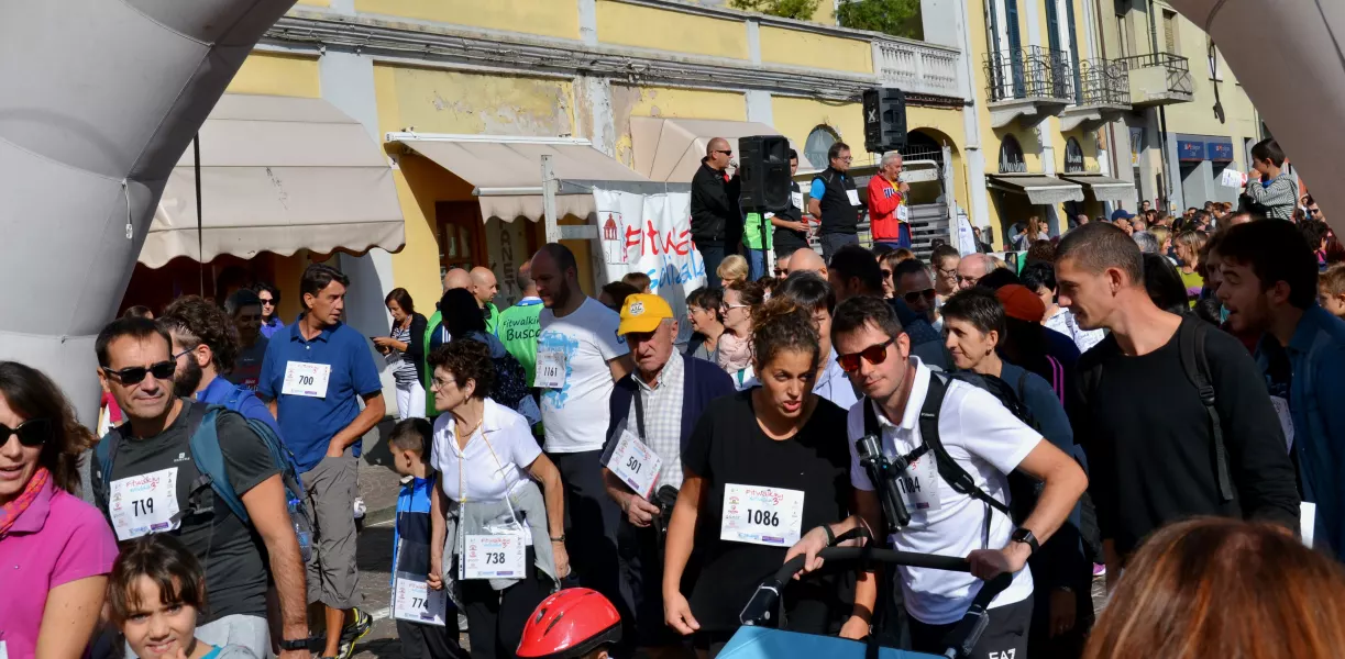 La partenza del terzo Fitwalking solidale di Busca