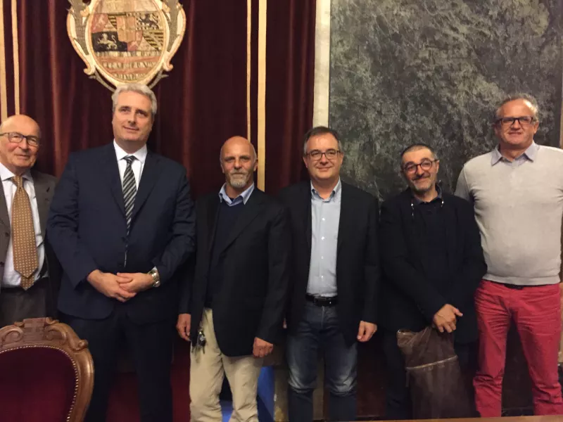 Le novità sono  state presentate oggi, martedì 5 novembre, nel salone d’onore del municipio di Cuneo, presenti i sindaci di Cuneo, Federico Borgna, e Busca, Marco Gallo, il direttore artistico del Festival Fabrizio Gavosto, il direttore artistico della compagnia Il Melarancio Gimmi Basilotta, il co-titolare di Baladin Elio Parola, per la Fondazione Crc Giuseppe Viada