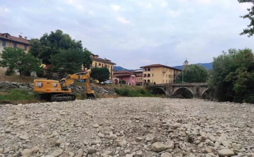 Il Maira in secca: un'estate di straordinaria siccità ha provocato danni all'agricoltura e agli allevamenti